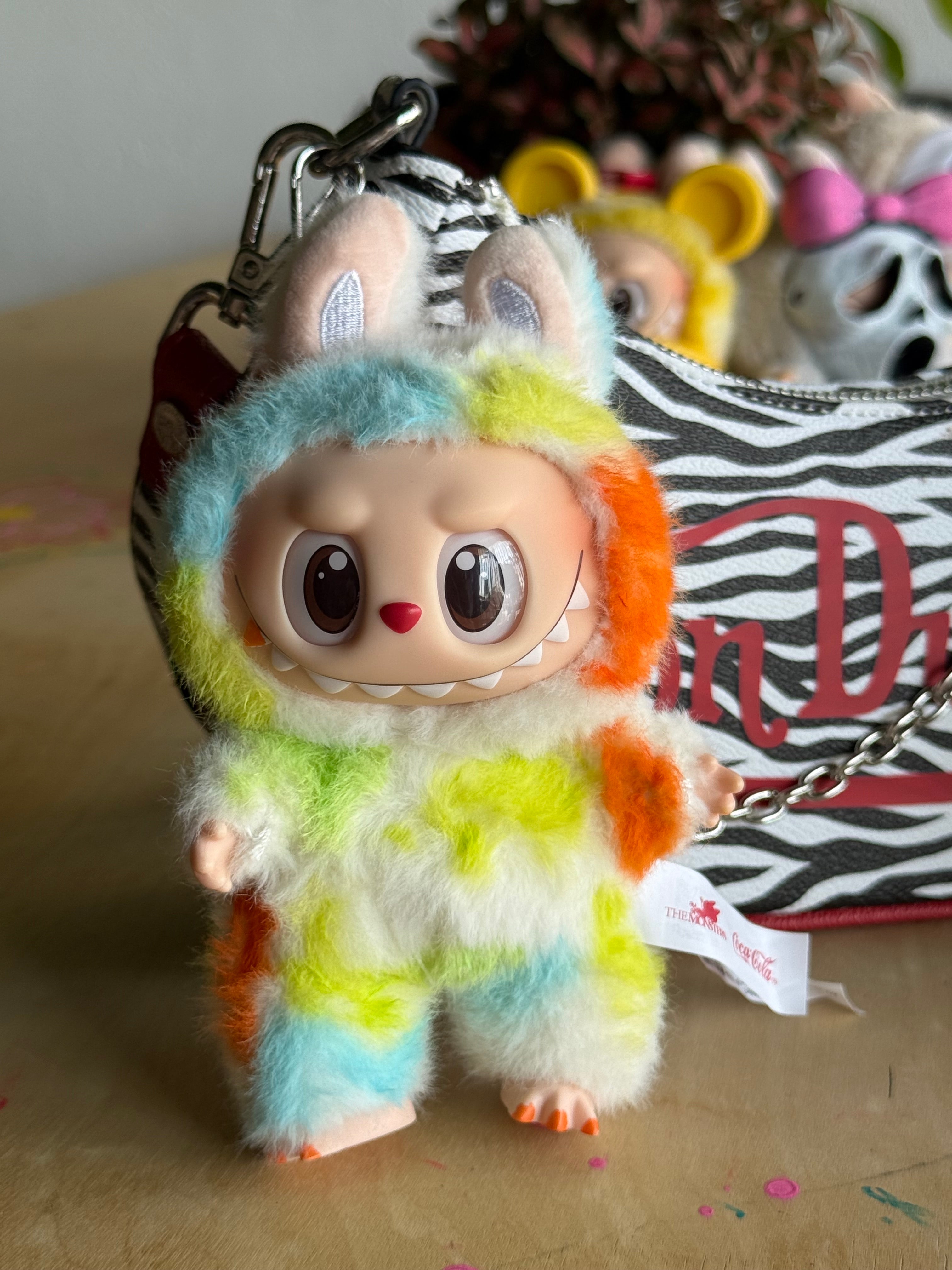 Lamooouniverse standing