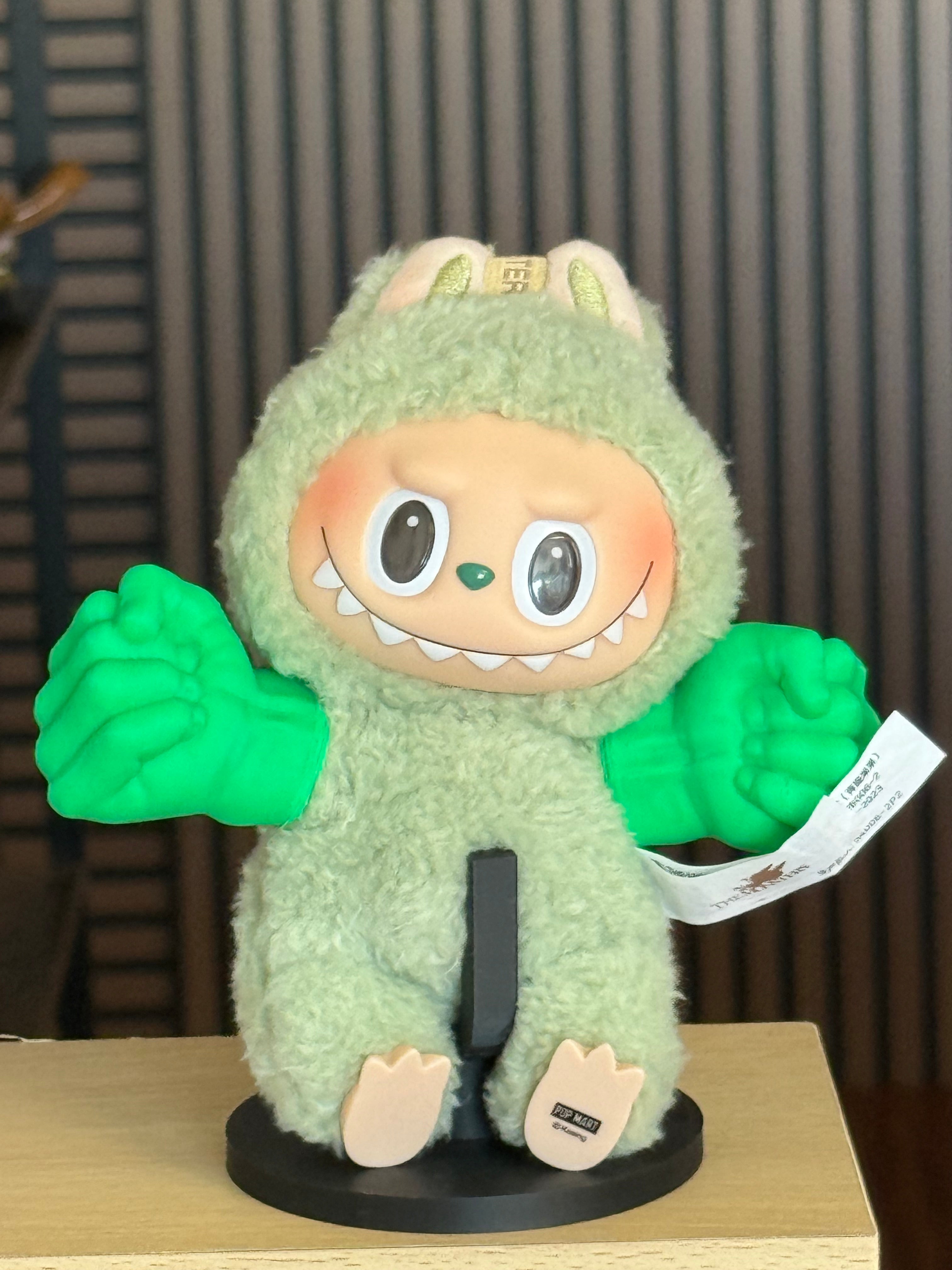 Hands green