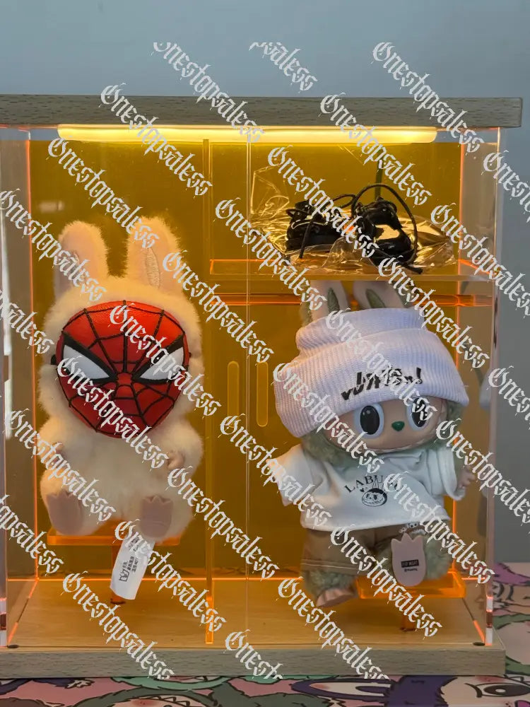 Display cases 2 different styles Style 1